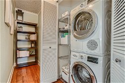 25 Laundry Room.jpg
